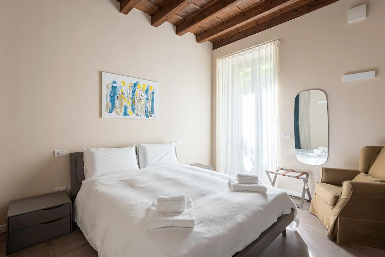Rego Apartments - Boutique Aparthotel With Some Off-Site Apartments In A Charming Historic District Close To Upper Town Bérgamo