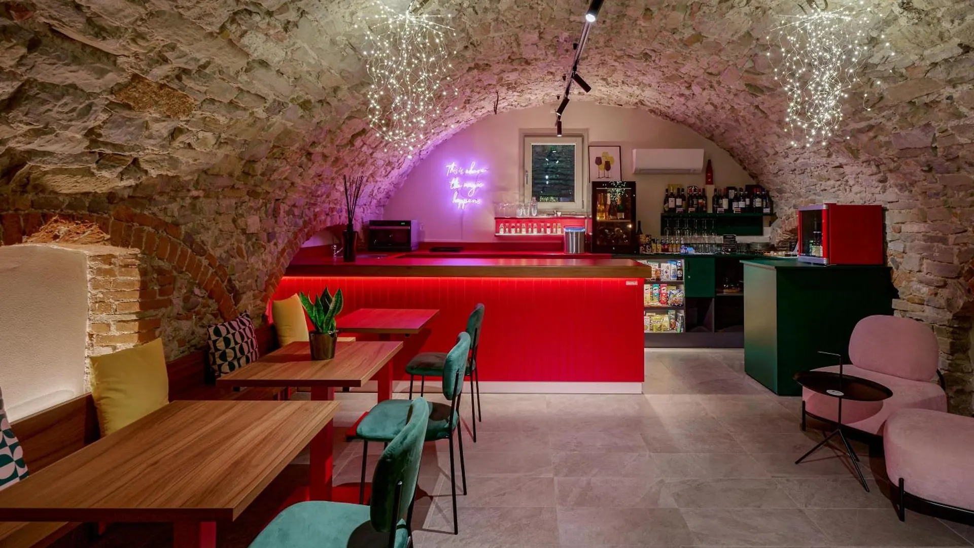 Rego Apartments - Boutique Aparthotel With Some Off-Site Apartments In A Charming Historic District Close To Upper Town Bérgamo