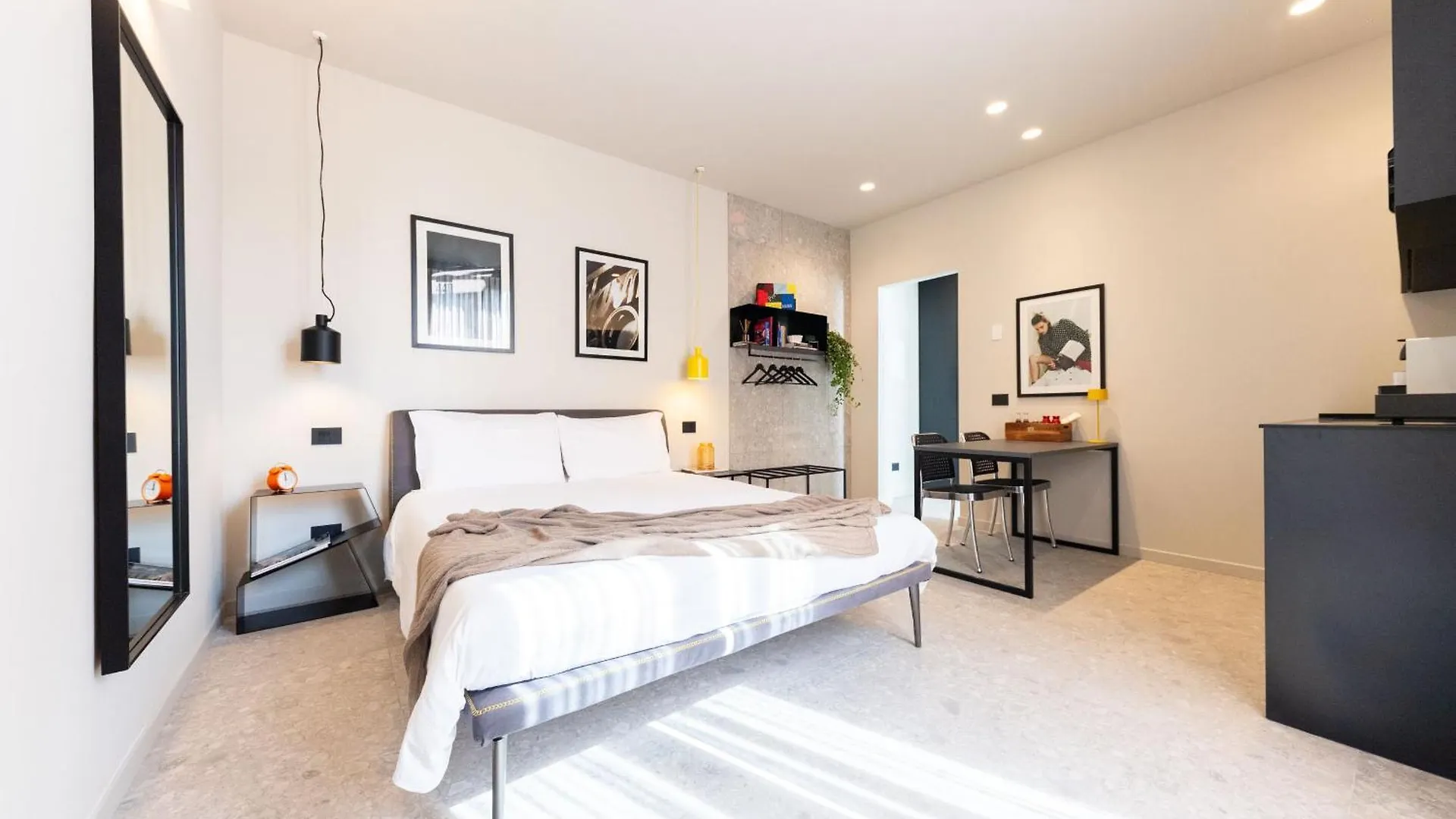 Rego Apartments - Boutique Aparthotel With Some Off-Site Apartments In A Charming Historic District Close To Upper Town Bérgamo