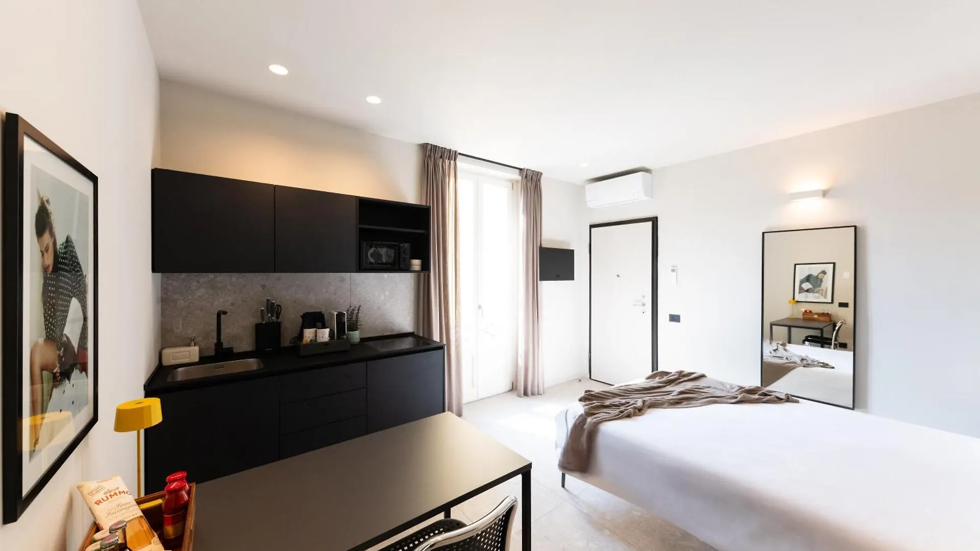 Rego Apartments - Boutique Aparthotel With Some Off-Site Apartments In A Charming Historic District Close To Upper Town Bérgamo 0*,  Italia