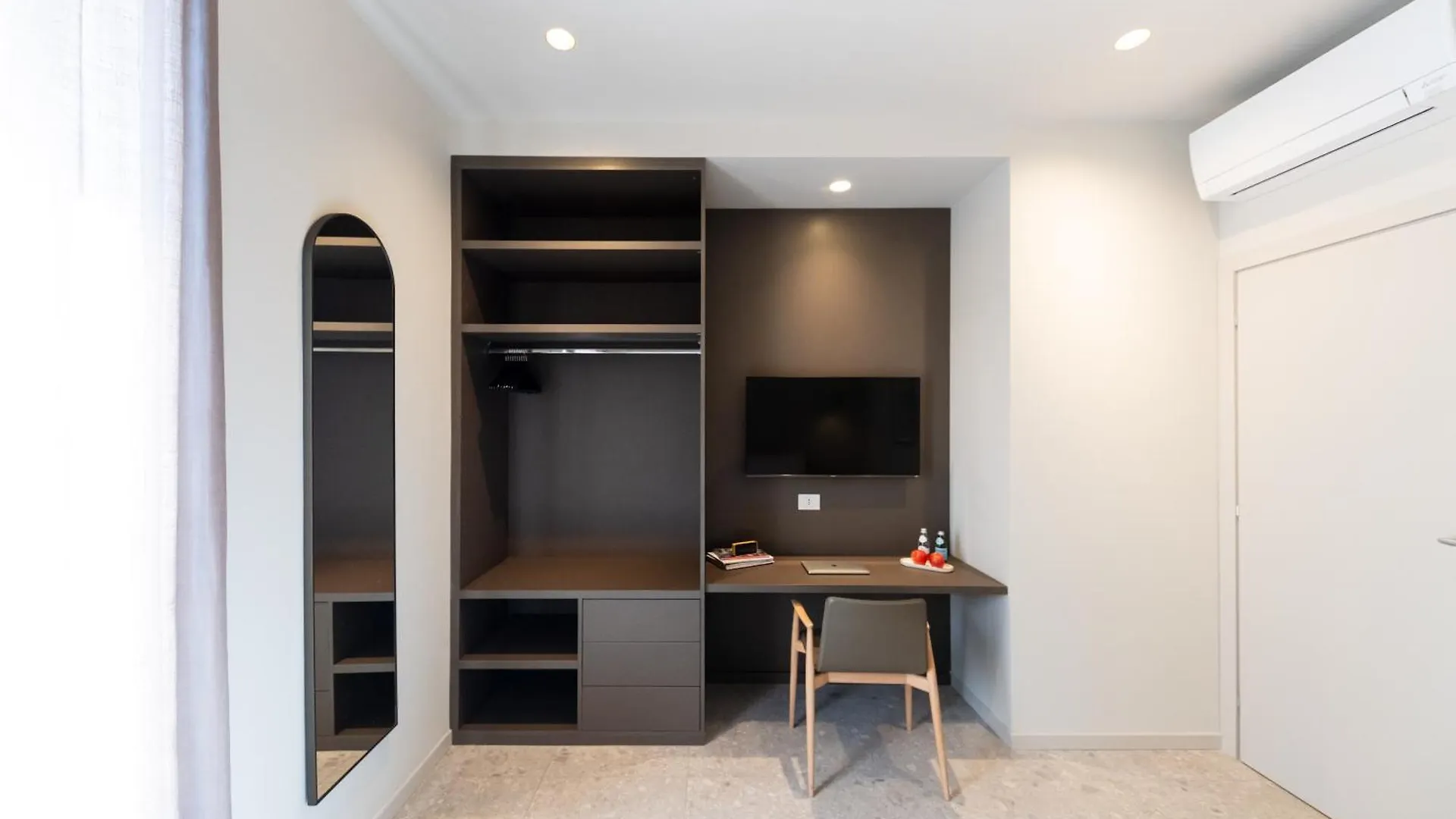 Rego Apartments - Boutique Aparthotel With Some Off-Site Apartments In A Charming Historic District Close To Upper Town Bérgamo