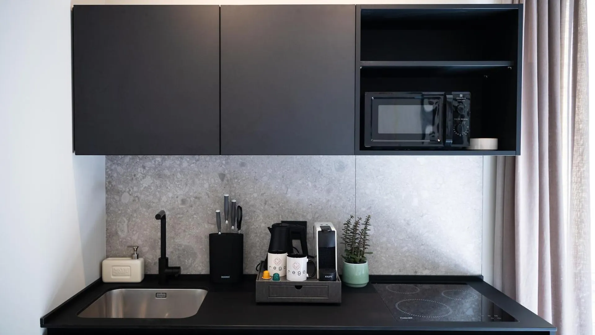 Rego Apartments - Boutique Aparthotel With Some Off-Site Apartments In A Charming Historic District Close To Upper Town Bérgamo