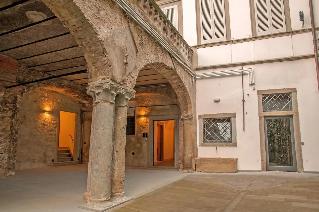 Rego Apartments - Boutique Aparthotel With Some Off-Site Apartments In A Charming Historic District Close To Upper Town Bérgamo