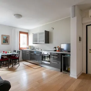 Lance With Lift, 2 Minutes Walk From The Train Station , Venecia Italia