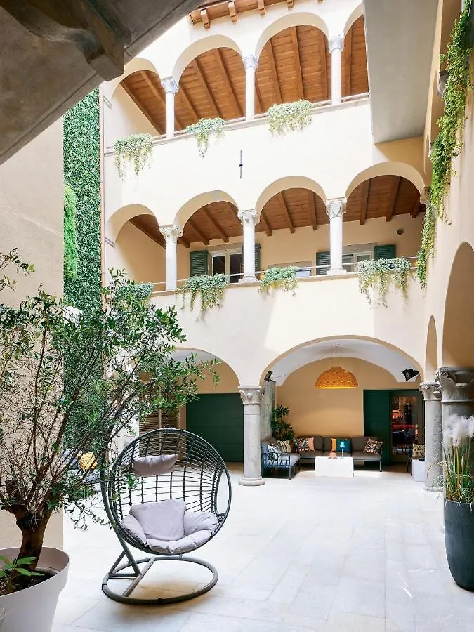 Rego Apartments - Boutique Aparthotel With Some Off-Site Apartments In A Charming Historic District Close To Upper Town location