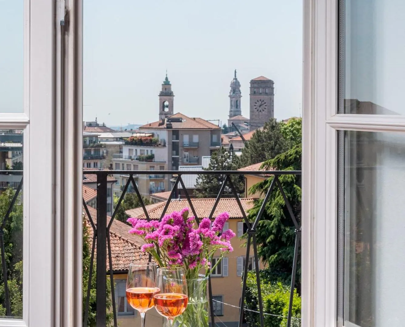 Rego Apartments - Boutique Aparthotel With Some Off-Site Apartments In A Charming Historic District Close To Upper Town Bergamo Italy